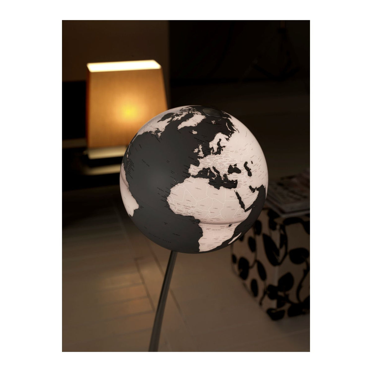 Atmosphere Stem Reflection Illuminated Floor Globe, H 110 cm, base